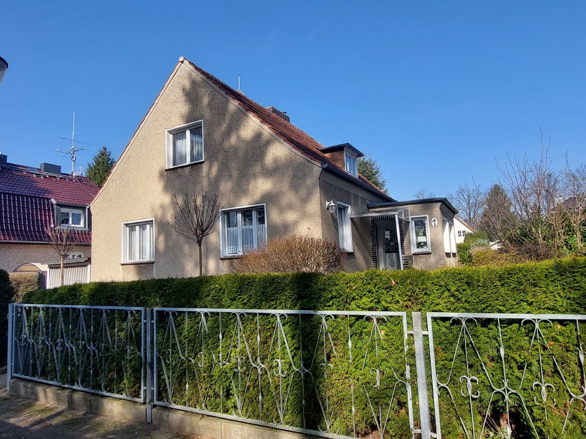 16540 Hohen Neuendorf: Unsaniertes Einfamilienhaus auf einem sehr gepflegten Grundstück zu verkaufen